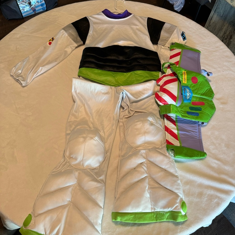 Disney Pixar Buzz Lightyear costume size 9/10 boys girls children’s light up